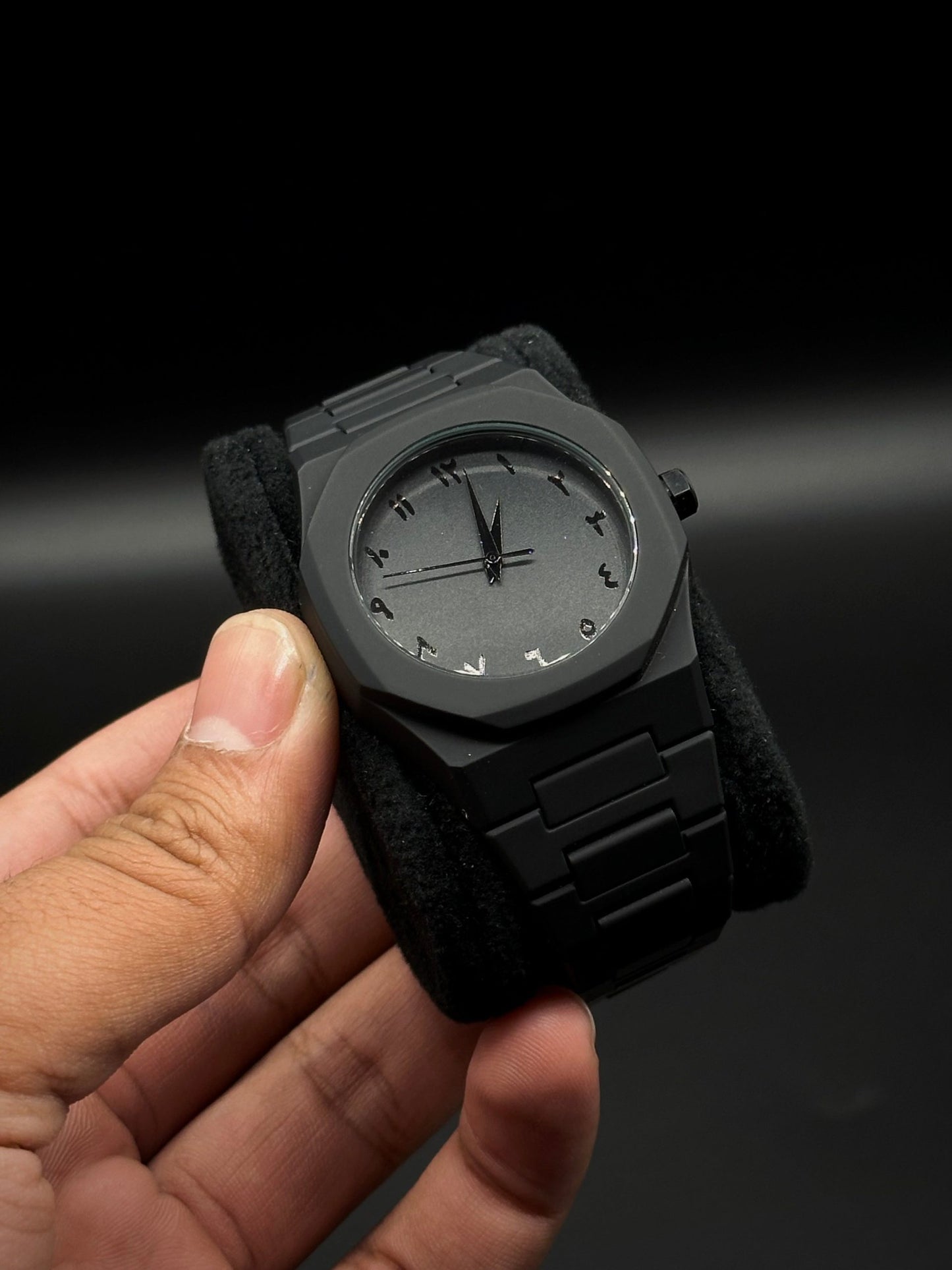 Full Black Aura Quartz Watch – Lightweight Design