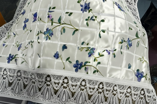 Beautiful White Floral Dastarkhwan With Intricate Lace Border – Perfect For Traditional Dining